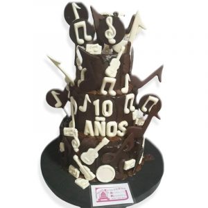 Drip cake 3 pisos musicales de chocolate