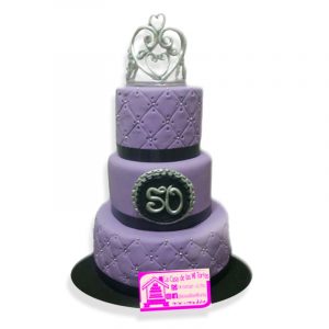 Torta bodas de oro en lila