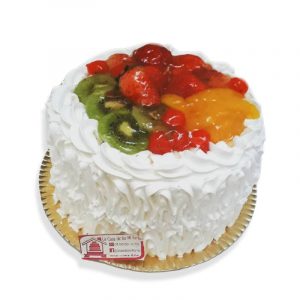 torta de crema y frutas