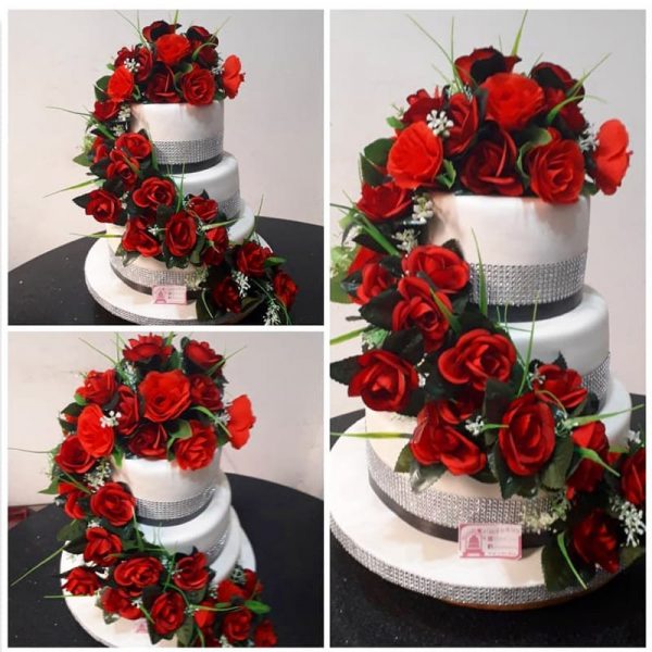 Torta con rosas rojas