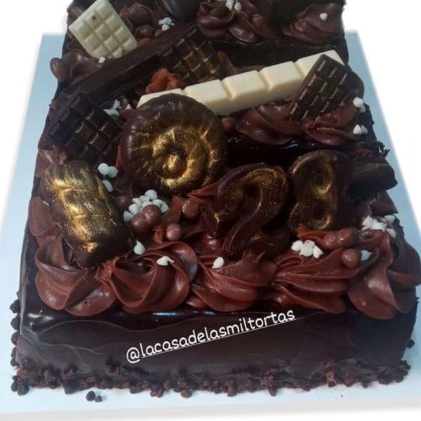 Letter Cake cubierto de chocolate