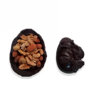 Huevo de pascua relleno de frutas secas